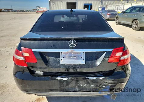 2013 Mercedes-Benz E 350 z USA, uszkodzony, nr VIN WDDHF5KB2DA764970